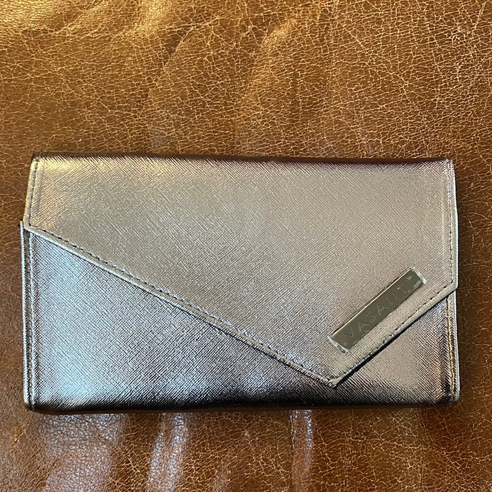 Vasanti pouch